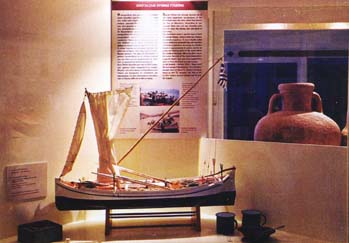 Ομοίωμα σπογγαλιευτικού μπότη. Κατασκευή του Αριστοτέλη Ράλλη.